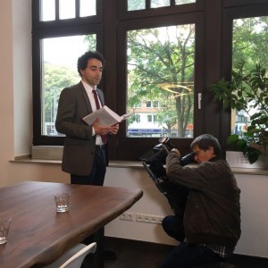 Fernsehauftritt zum Thema Insolvenz von Boris Becker Rechtsanwalt Dr. Ghendler und Kameramann