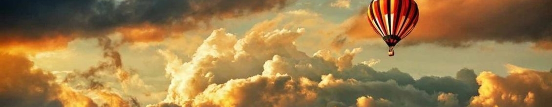 Entschuldungsstory Bild von orange blauem Himmel mit Luftballon