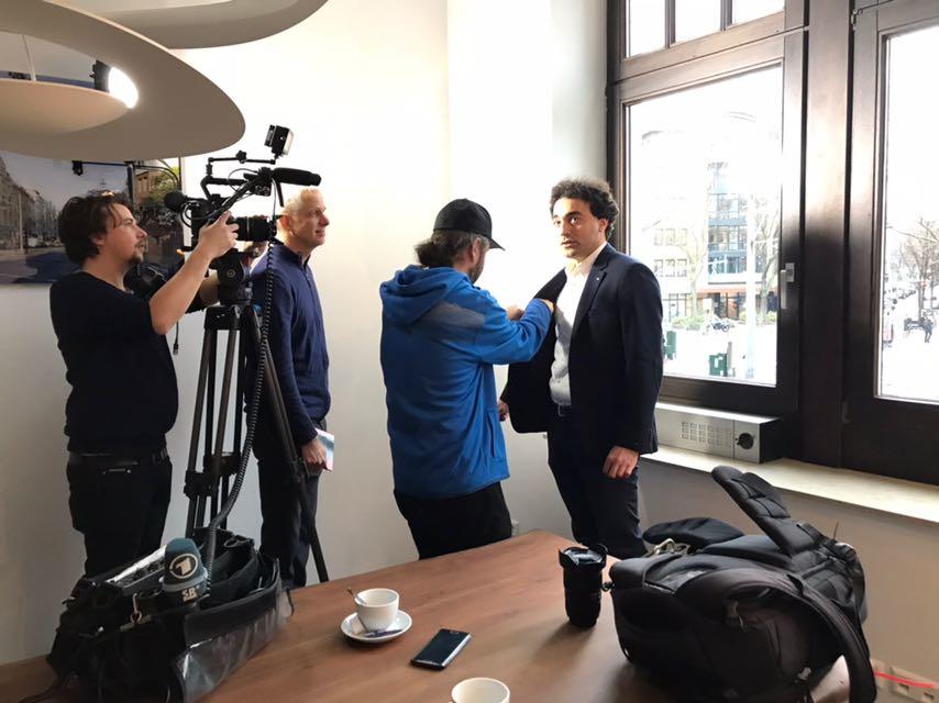 ARD Widerruf Autokredit Rechtsanwalt Dr. Ghendler und Kamerateam