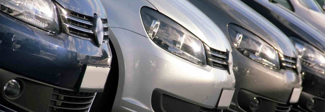 abgasskandal-verjaehrung Bild von VW-Autos in einer Reihe