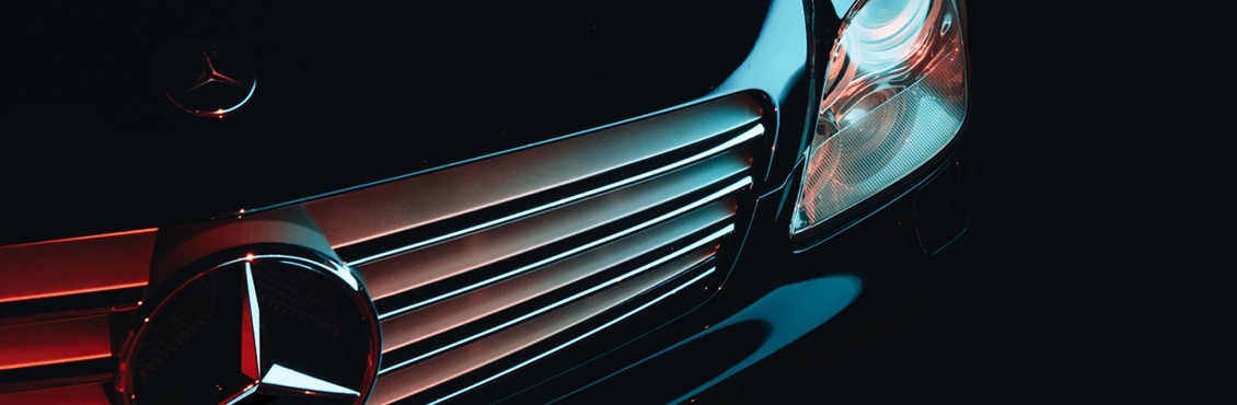 Widerruf-Autokredit-Mercedes Bild von einem schwarzen Mercedes von vorne