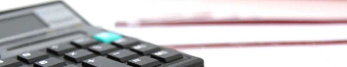 pfaendungsrechner-2019-Foto Bild von einem Taschenrechner und Unterlagen