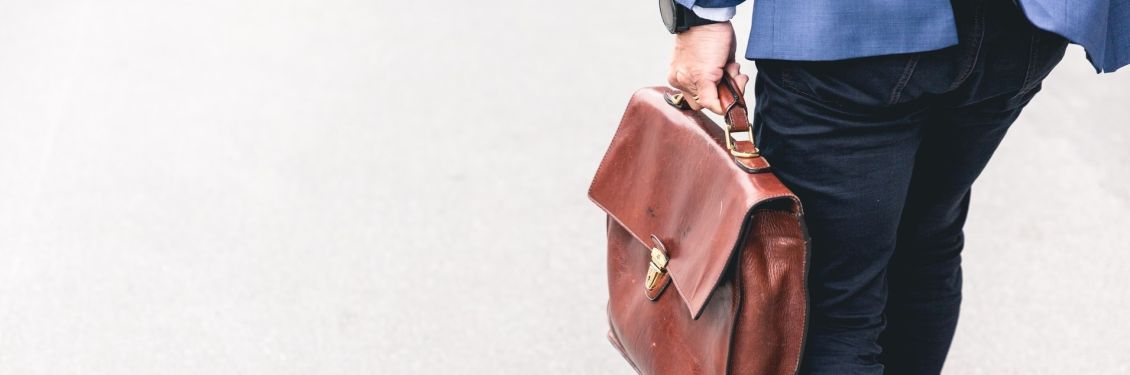 Mann mit Aktentasche