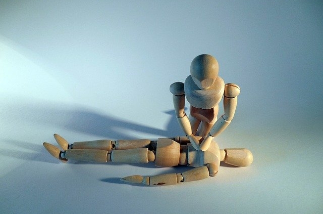 Bild von Puppen bei erster Hilfe