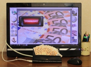 Bild von Computer mit Geld und Portmonee