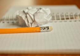 Bild von Block und Bleistift